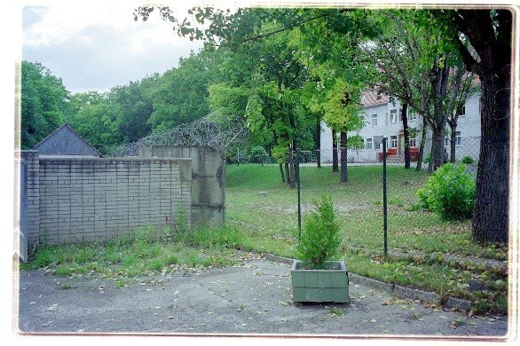 Fotos der Erstaufnahmeeinrichtung am Forst, 2001, Privatsammlung/Fotos: Dorothea Appenroth, Sylke Zitzmann