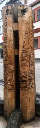 Ort des Erinnerns: Von der Jungen Gemeinde Stadtmitte errichtete Holzskulptur in der Johannisstraße